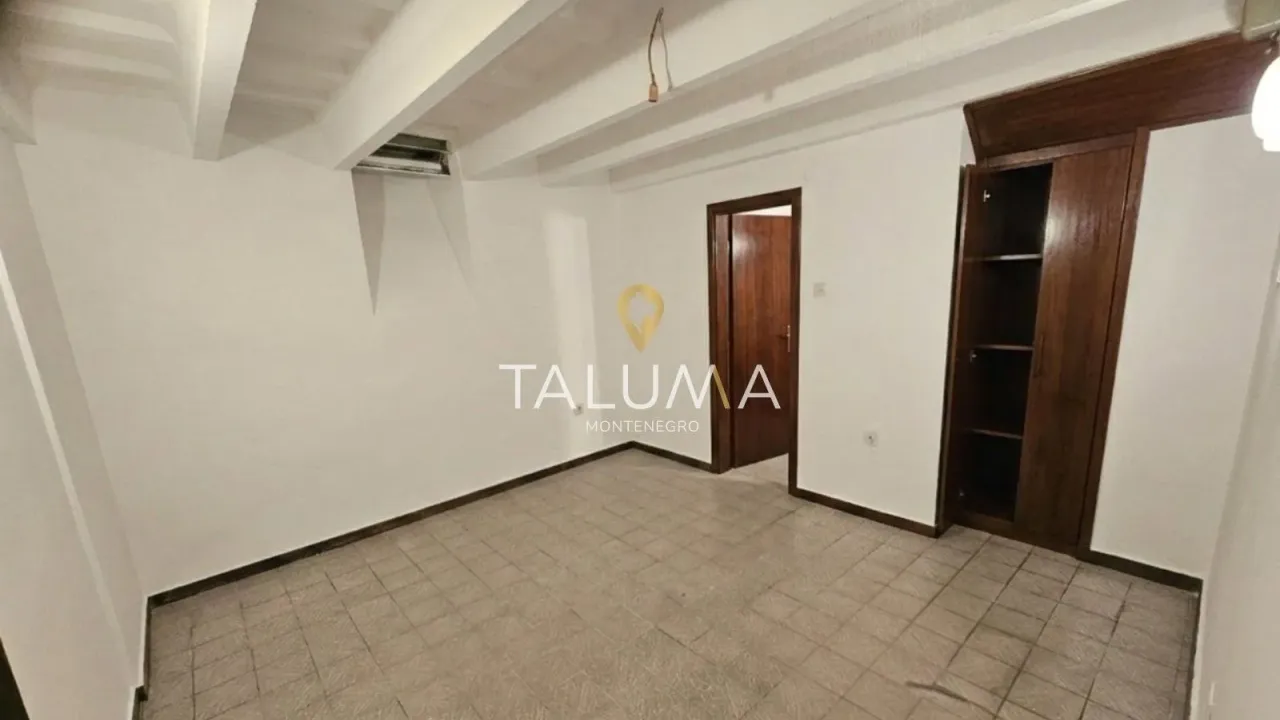 Izdavanje, poslovni prostor, 16m², Centar, Podgorica