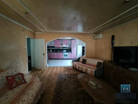 Prodaja, kuća, 251m², Rasputnica, Ćuprija - image 2