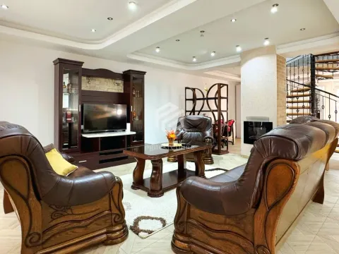 Rent, three bedroom apartment, 160m², Tivat, Crna Gora