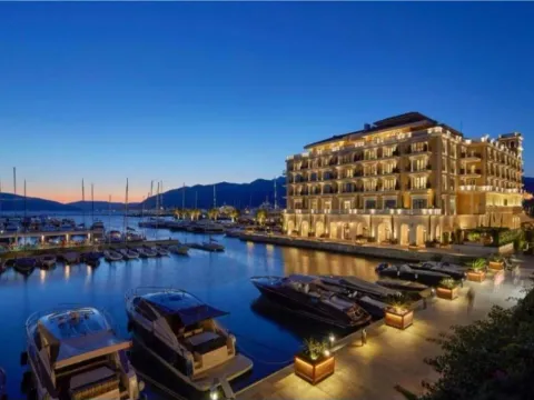 Stan-na-dan, jednosoban stan, 48m², Centar, Tivat - image 1
