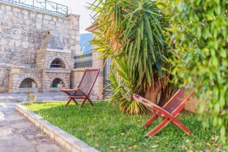 Rent, house, 292m², Kotor, Crna Gora