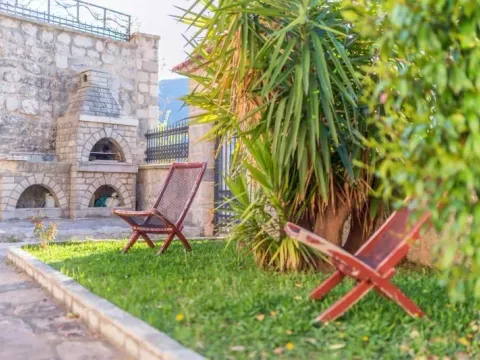 Izdavanje, kuća, 292m², Kotor, Crna Gora - image 12