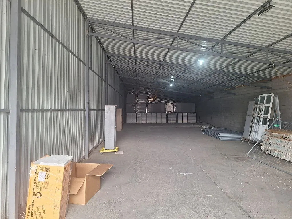 Rent, office space, 1000m², Dobanovci, Surčin