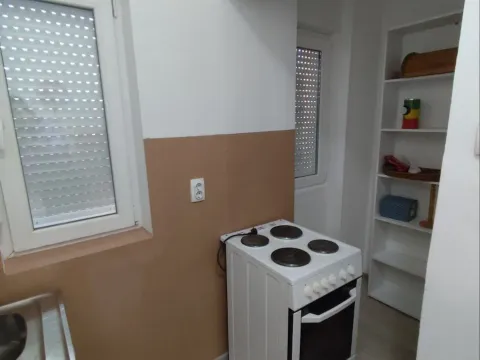 Izdavanje, jednosoban stan, 54m², Centar, Nikšić - image 3