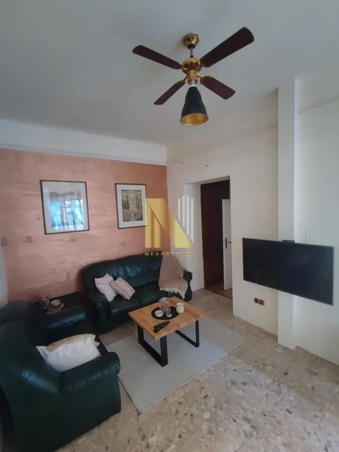 Izdavanje, trosoban stan, 55m², Centar, Novi Sad