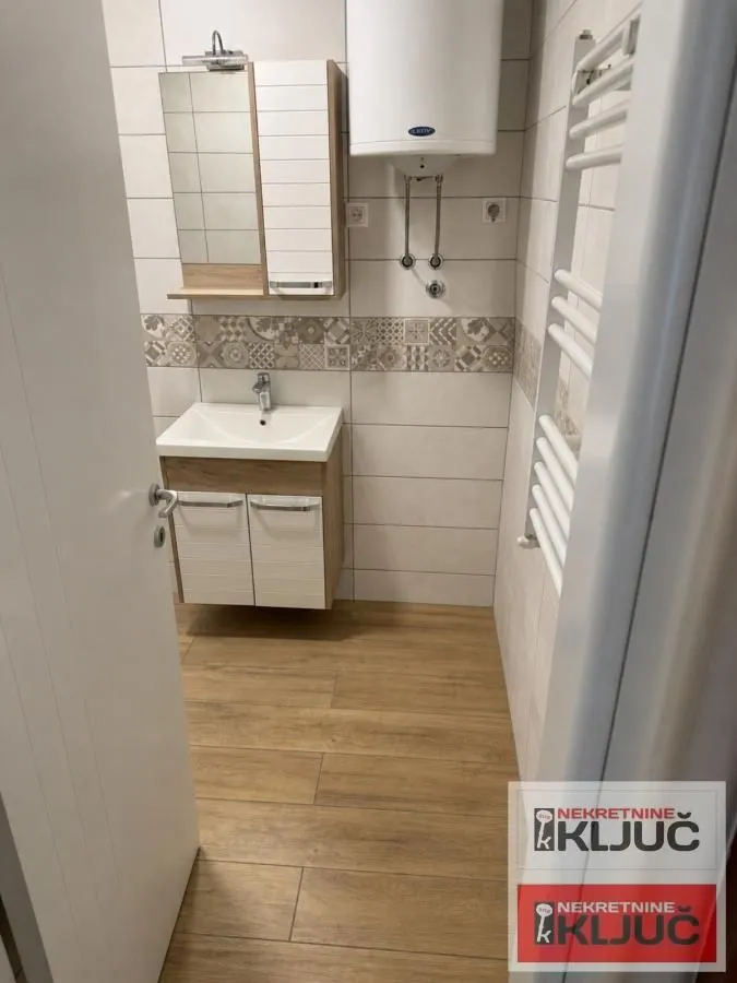 Prodaja, trosoban stan, 59m², Petrovaradin, Novi Sad