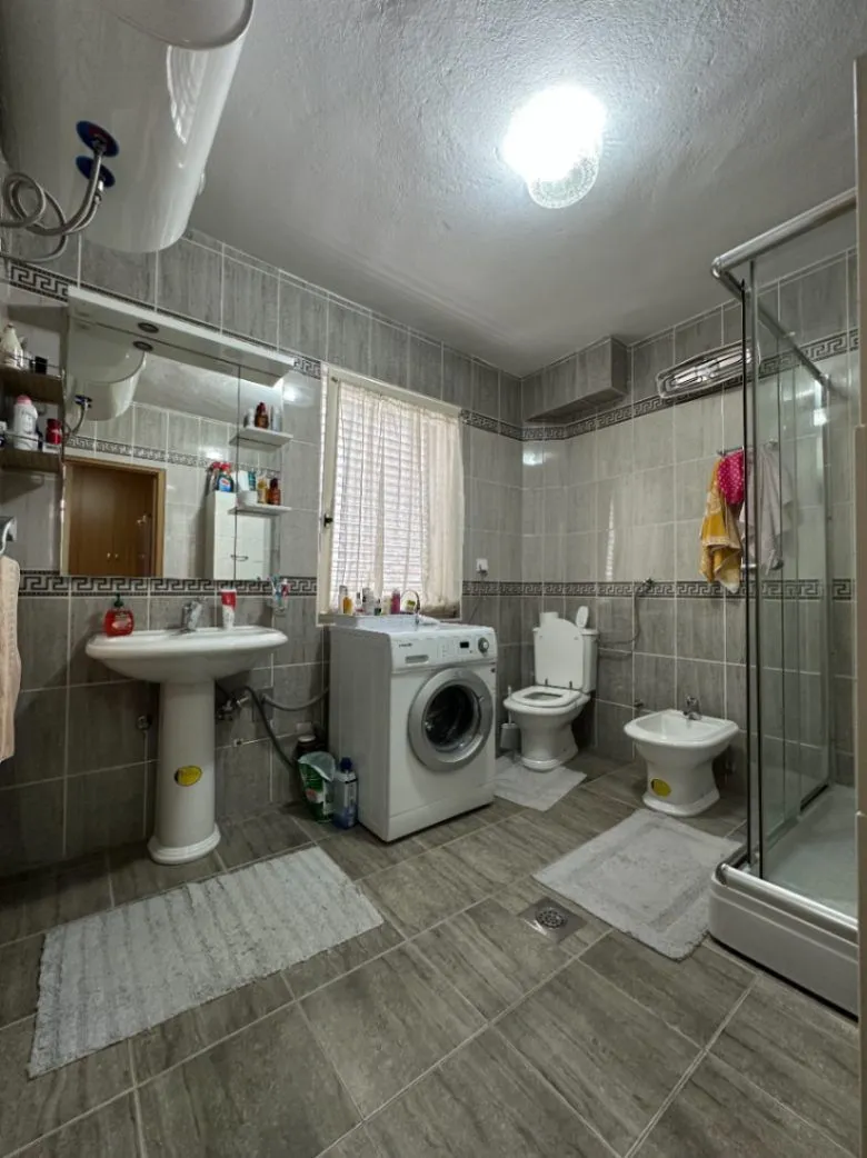Sale, house, 250m², Dalmatinska ulica, Podgorica