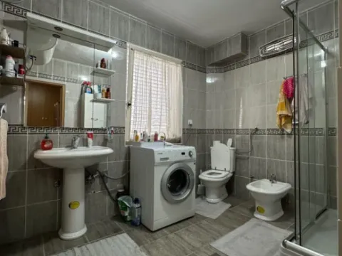 Prodaja, kuća, 250m², Dalmatinska ulica, Podgorica - image 4