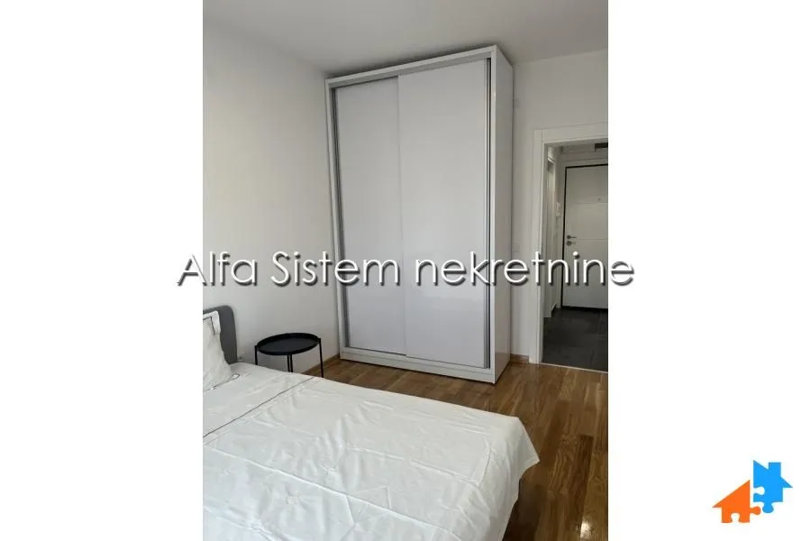 Izdavanje, dvosoban stan, 43m², Vračar Sve Podlokacije, Beograd
