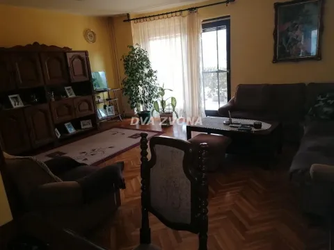 Prodaja, kuća, 225m², Centar, Inđija - image 8