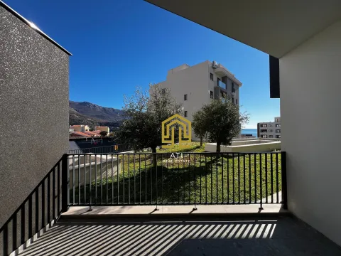 Pogled sa terase na dvorište i okolne zgrade. - image 9