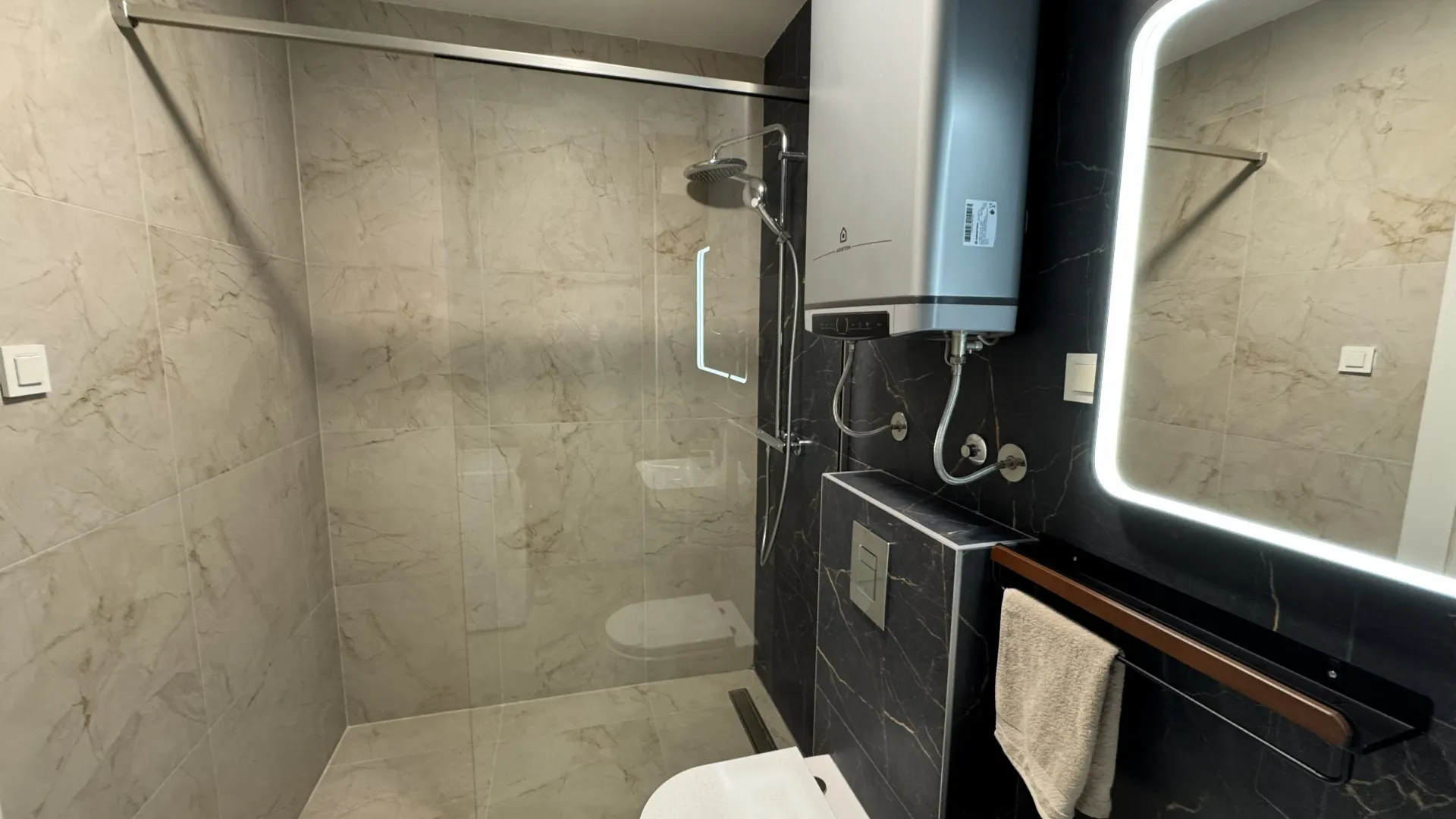 Izdavanje, trosoban stan, 96m², Tološka šuma, Podgorica