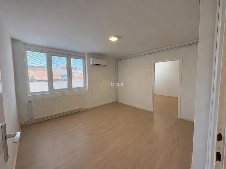 Rent, office space, 68m², Medijana, Niš