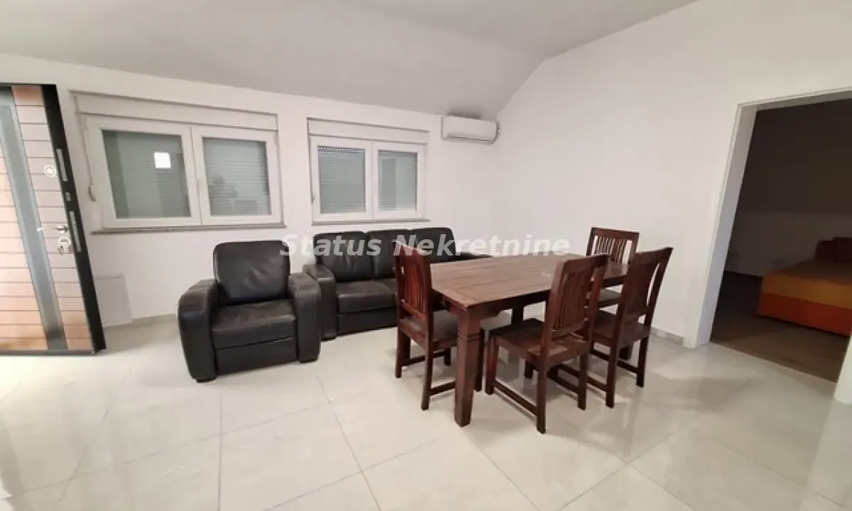 Izdavanje, dvosoban stan, 65m², Petrovaradin, Novi Sad