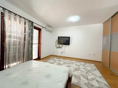 Izdavanje, trosoban stan, 120m², Pobrežje, Podgorica - image 8
