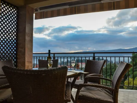 Izdavanje, stan, 176m², Tivat, Crna Gora - image 2