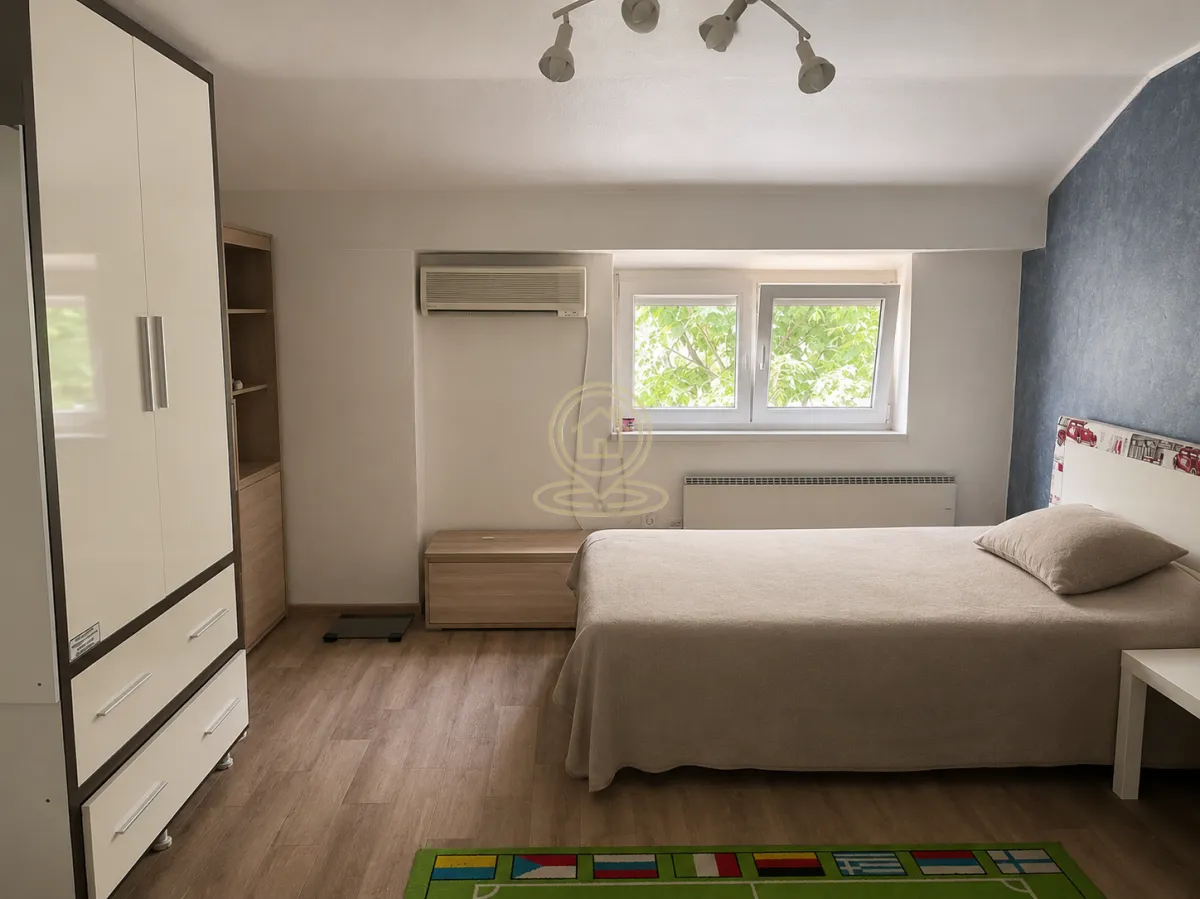Rent, four bedroom apartment, 65m², Stari Grad, Beograd