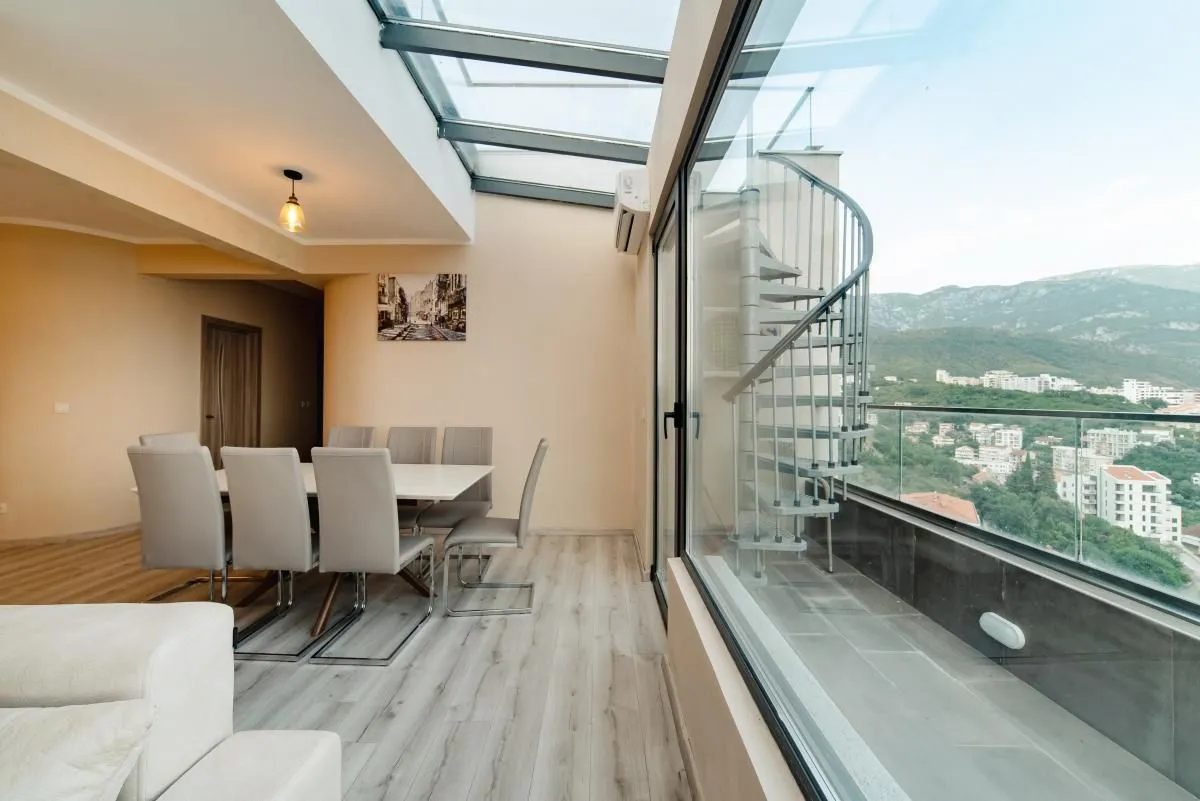 Sale, three bedroom apartment, 257m², Bečići, Budva