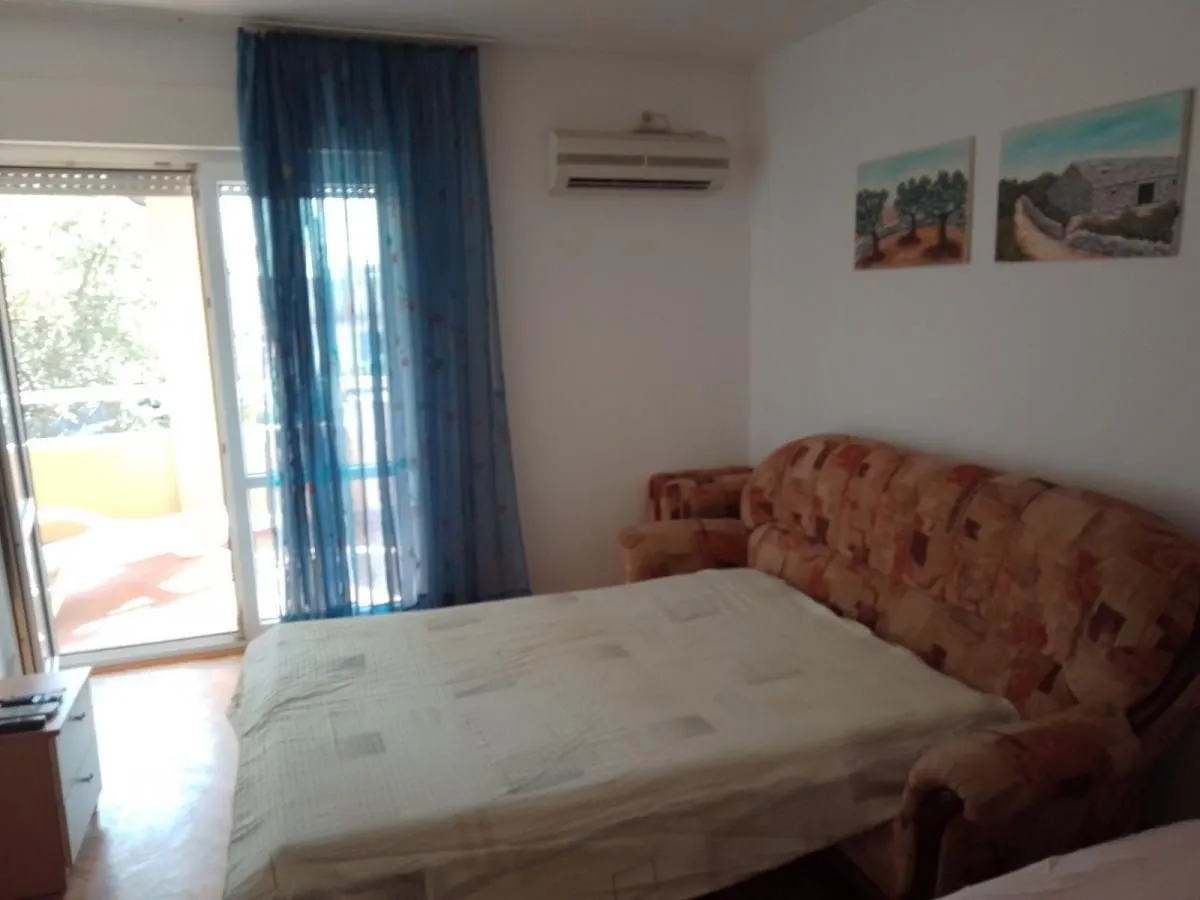 Rent, one bedroom apartment, 49m², Petrovac, Budva