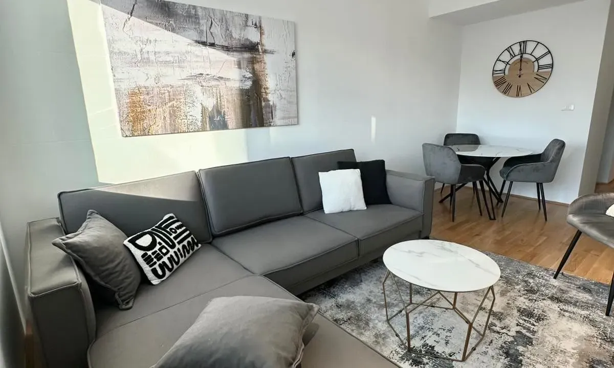 Izdavanje, dvosoban stan, 53m², Centar, Podgorica