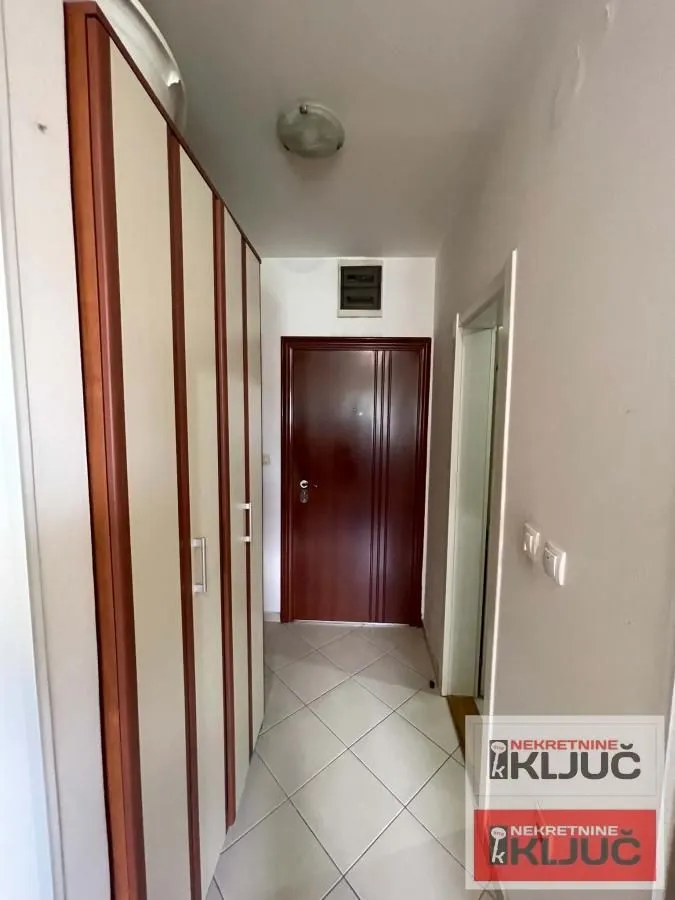Izdavanje, garsonjera, 27m², Grbavica, Novi Sad Sve Podlokacije