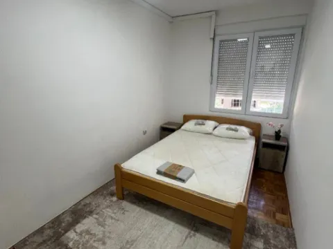 Izdavanje, trosoban stan, 100m², Centar, Bar - image 11