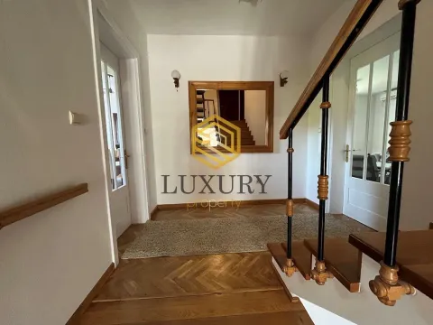 Izdavanje, kuća, 200m², Dalmatinska ulica, Podgorica - image 12