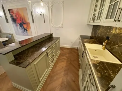 Izdavanje, četvorosoban stan, 170m², Čubura, Beograd - image 5