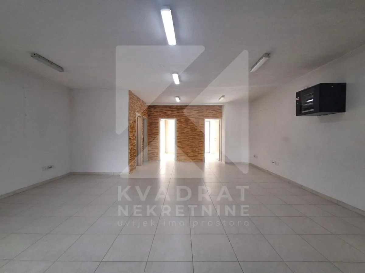 Rent, office space, 172m², 1 maj, Podgorica