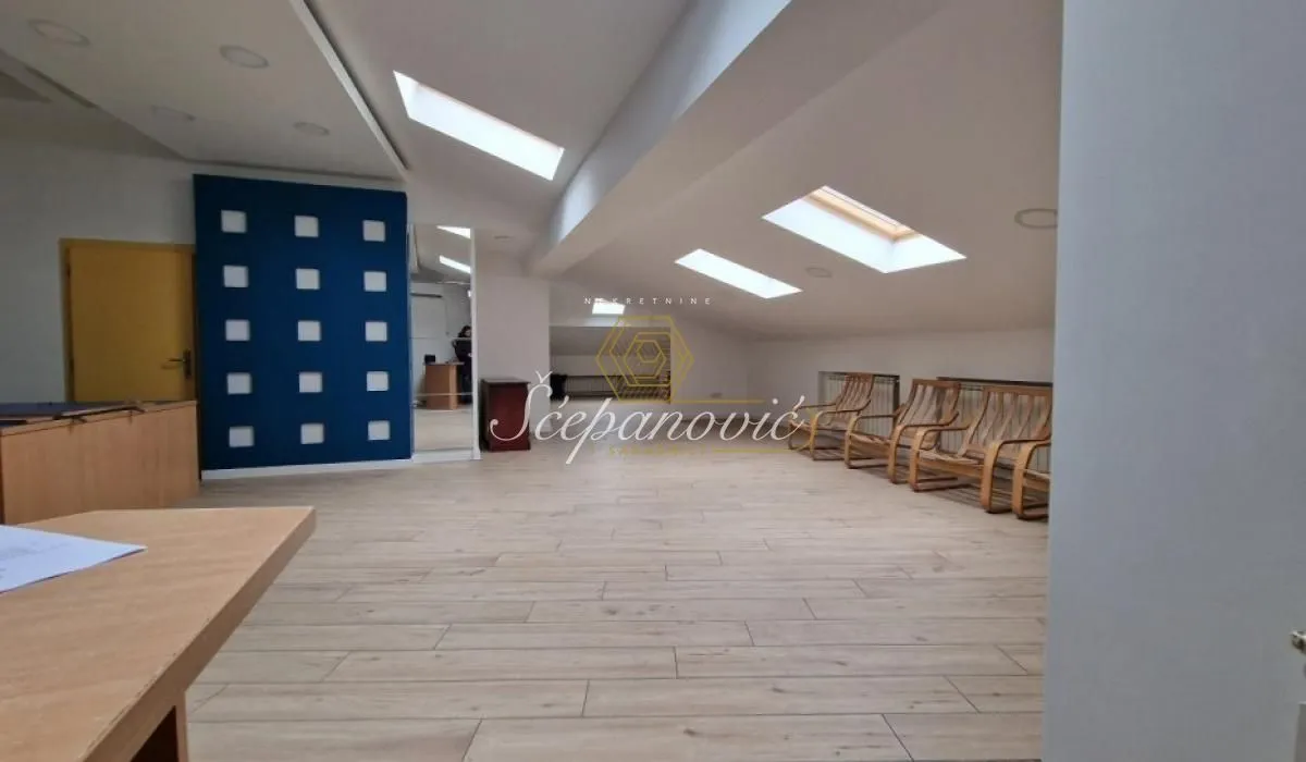 Izdavanje, poslovni prostor, 92m², Centar, Novi Sad