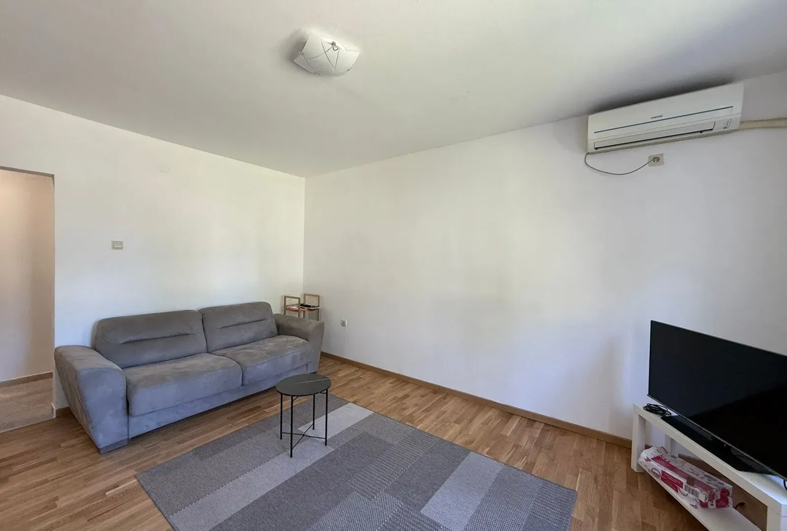 Izdavanje, stan, 30m², Blok 6, Podgorica