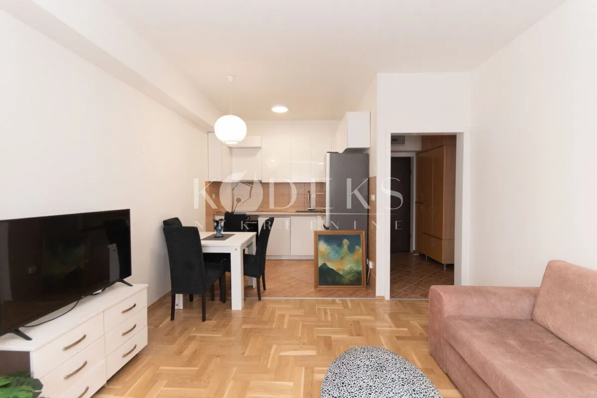 Izdavanje, jednosoban stan, 40m², Blok 9, Podgorica