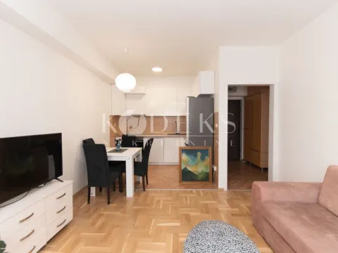 Izdavanje, jednosoban stan, 40m², Blok 9, Podgorica - image 1