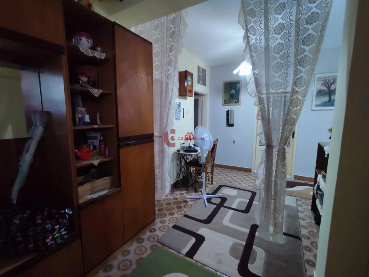 Prodaja, kuća, 250m², Novo Selo, Subotica