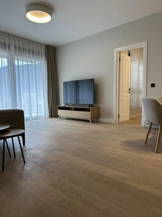 Izdavanje, dvosoban stan, 60m², Kotor, Crna Gora