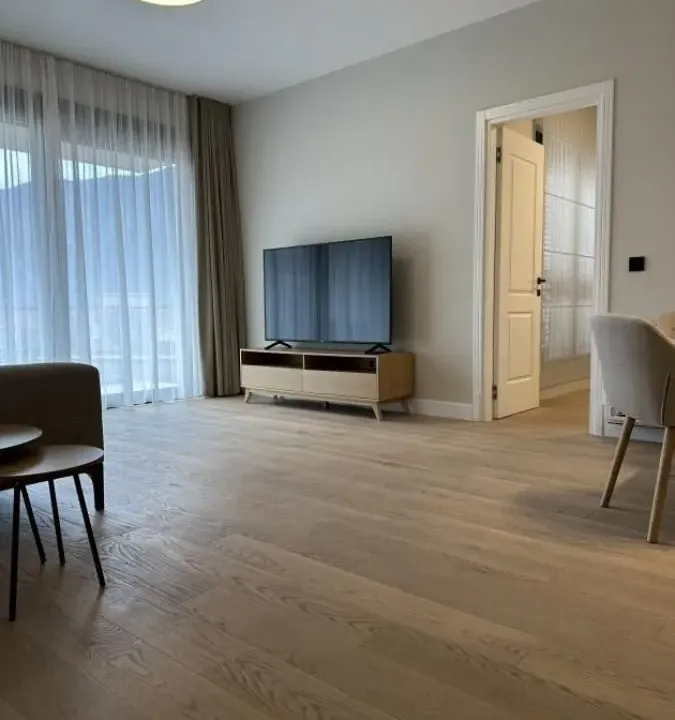 Izdavanje, dvosoban stan, 60m², Kotor, Crna Gora