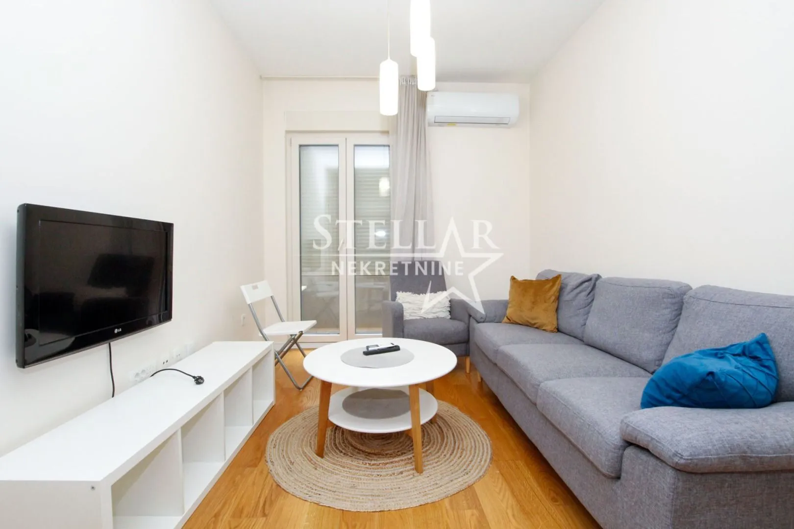 Izdavanje, jednosoban stan, 40m², Central Point, Podgorica