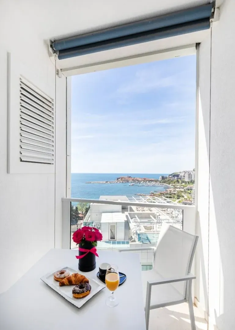 Izdavanje, stan, 77m², Centar, Budva