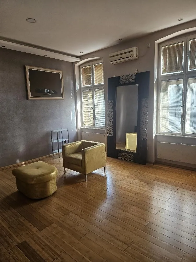 Izdavanje, poslovni prostor, 82m², Stari Grad, Beograd