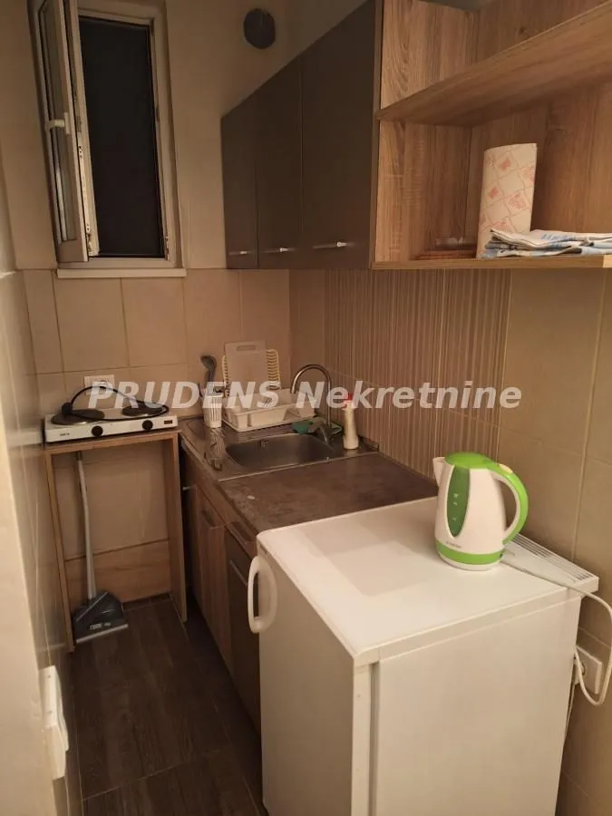 Izdavanje, jednosoban stan, 25m², Stari Grad, Beograd