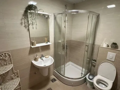 Izdavanje, dvosoban stan, 64m², City Kvart, Podgorica - image 12