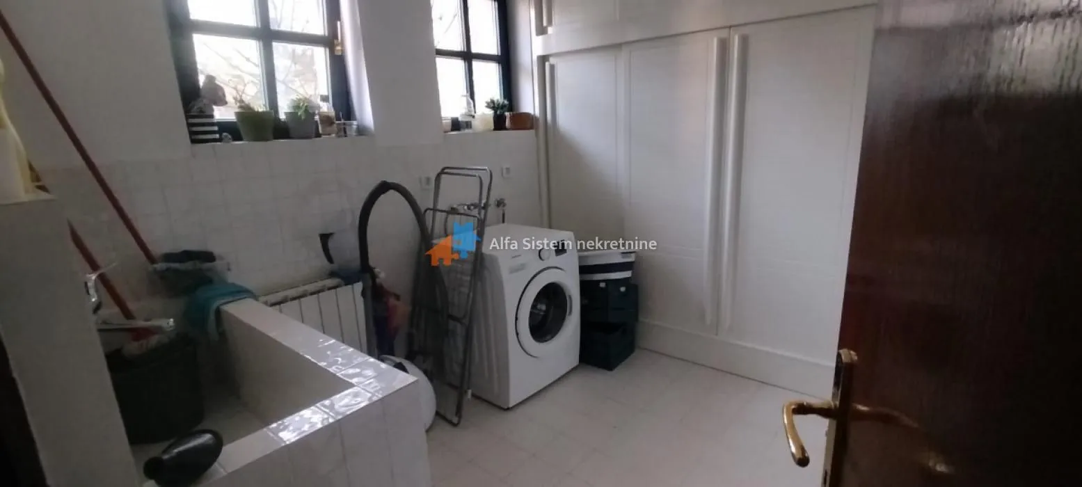 Rent, house, 360m², Banjica, Voždovac Sve Podlokacije