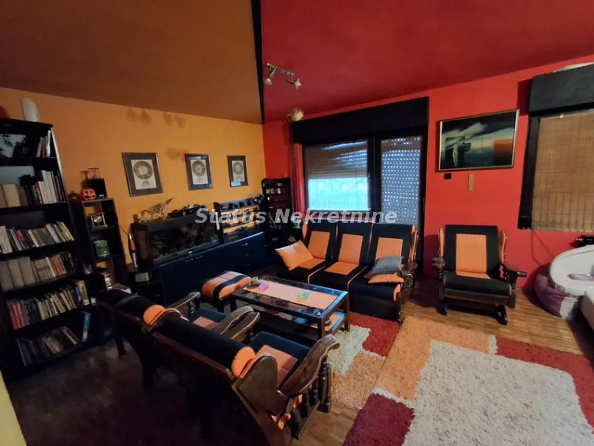 Prodaja, kuća, 330m², Futog, Novi Sad Sve Podlokacije