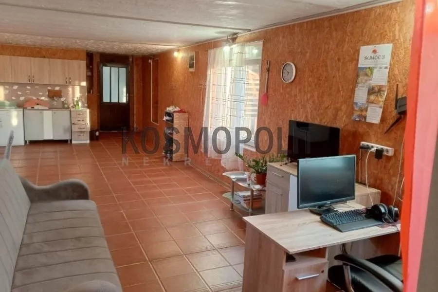 Prodaja, kuća, 172m², Zemun Ugrinovci, Zemun Sve Podlokacije
