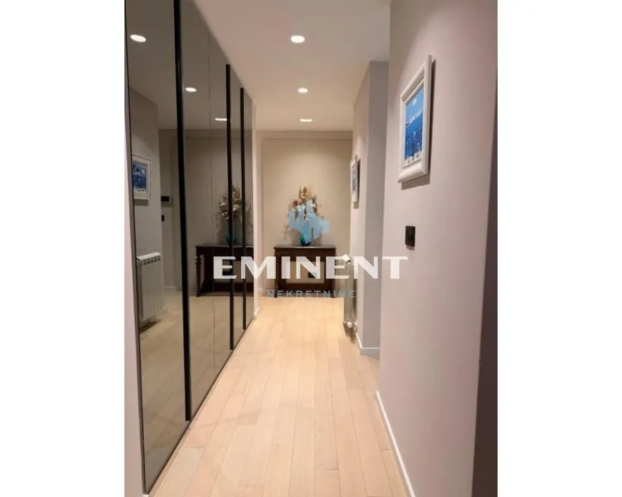 Izdavanje, trosoban stan, 103m², Stari Grad, Beograd