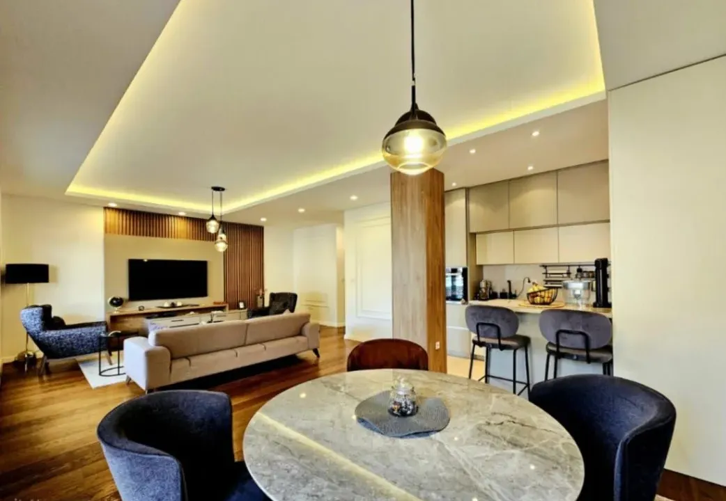 Izdavanje, dvosoban stan, 92m², Centar, Budva