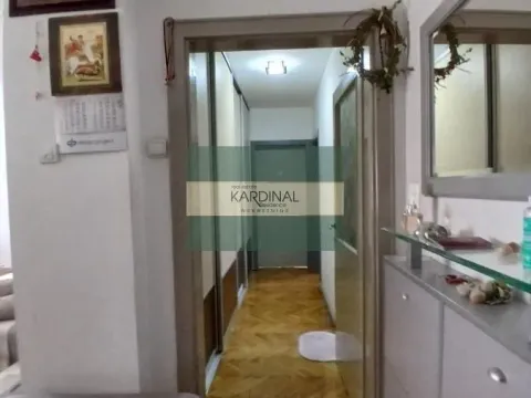 Izdavanje, trosoban stan, 78m², Centar, Jagodina - image 31