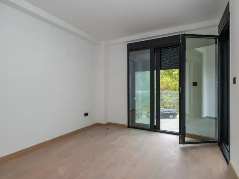 Rent, three bedroom apartment, 110m², Podgorica, Crna Gora - image 2