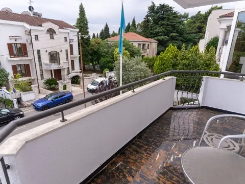Izdavanje, trosoban stan, 200m², Gorica C, Podgorica - image 21