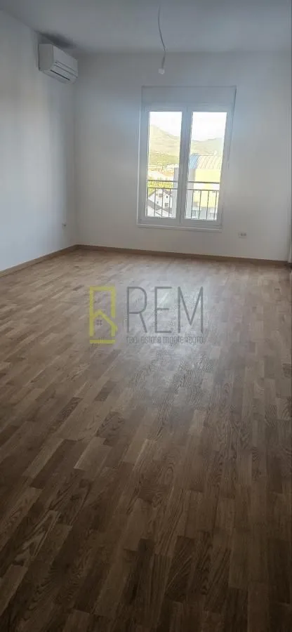 Prodaja, jednosoban stan, 45m², Stari Aerodrom, Podgorica